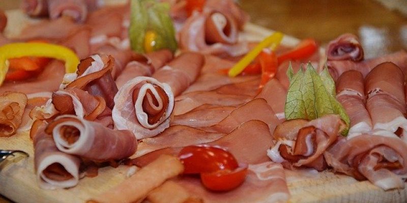 Charcuterie raclette : les 17 charcuteries à inclure dans une raclette !