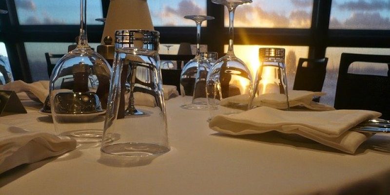 Quelles sont les plus belles villes du Monde pour un dîner croisière ?